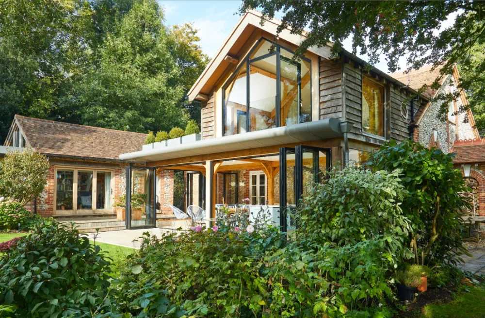 Venkovský dům The Lodge: spojení historie a moderní architektury se systémy Schüco
