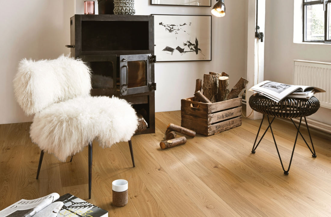 Jak dlouho vydrží dřevěná podlaha? Průvodce pro správnou údržbu i renovaci staré podlahy